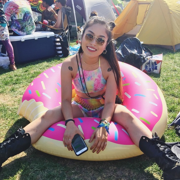 Meet your Posher, Anita - Picture 2 of 3